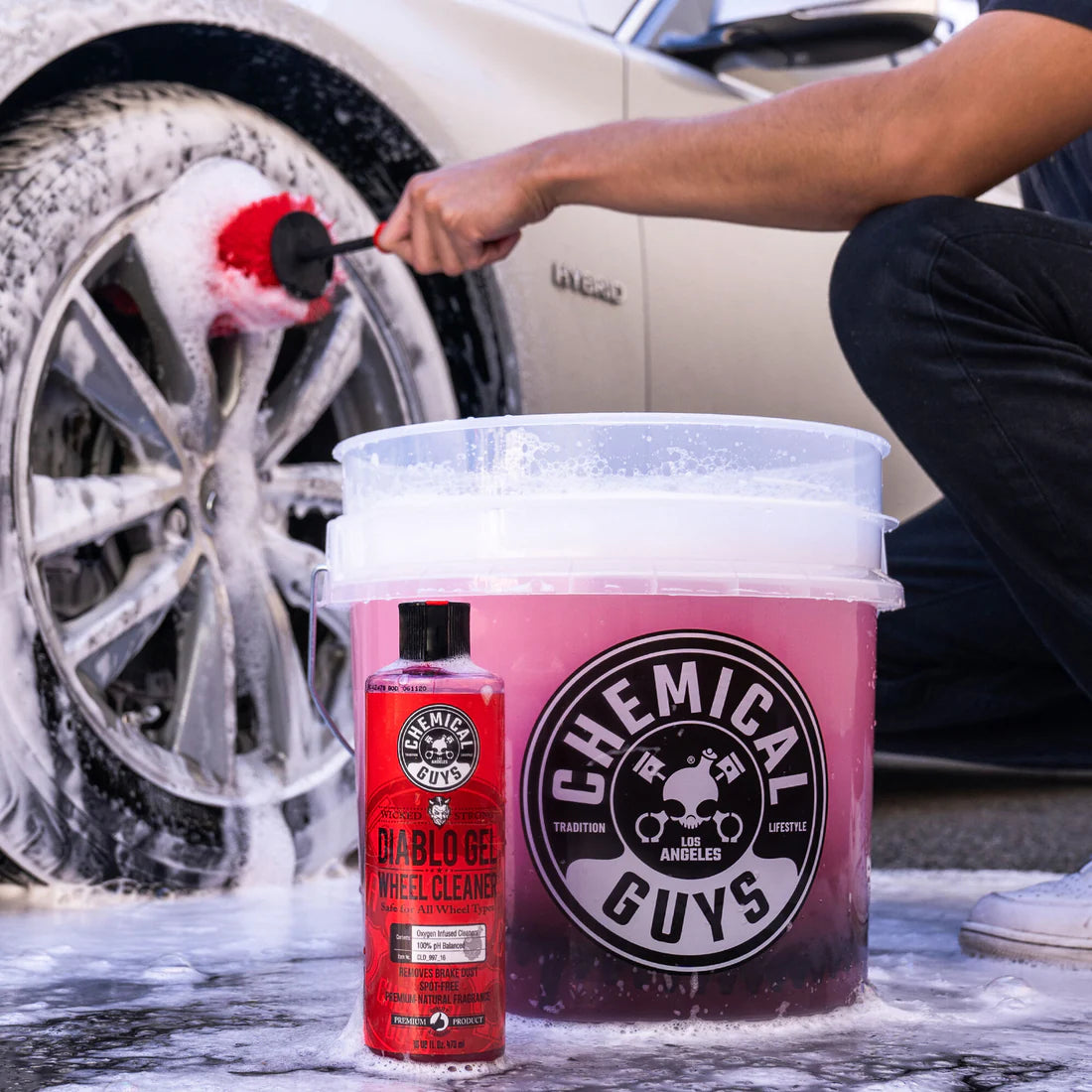 Chemical Guys Heavy Duty Ultra Clear Detailing Bucket - w/CG Logo (4.5 Gal)