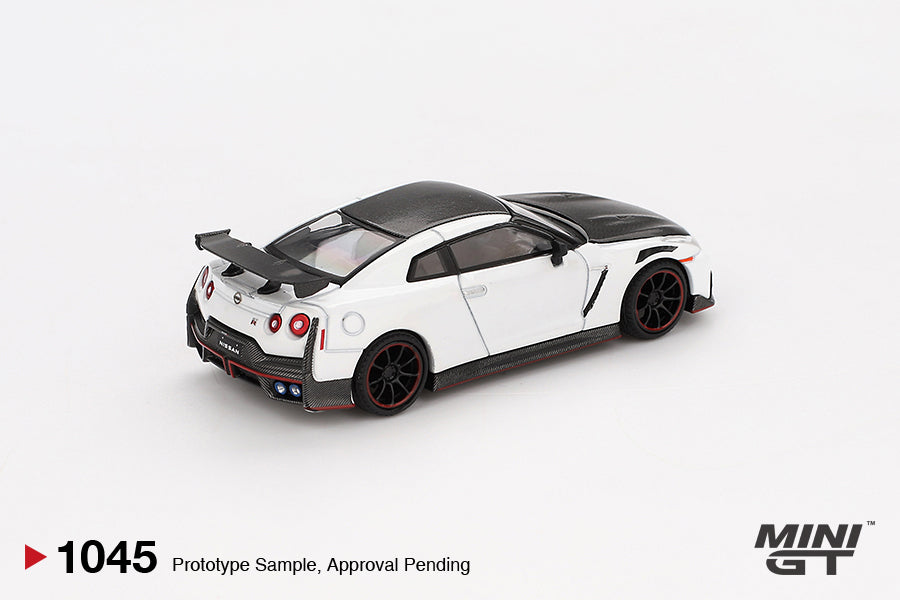 Mini GT Nissan GT-R Nismo 2024 Brilliant White Pearl RHD 1:64 - MGT01045-R
