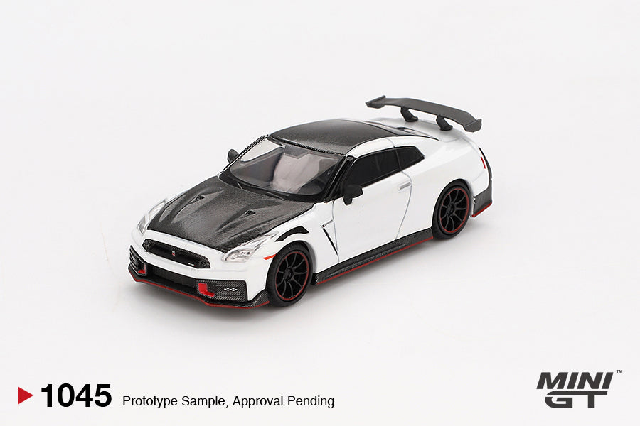 Mini GT Nissan GT-R Nismo 2024 Brilliant White Pearl RHD 1:64 - MGT01045-R