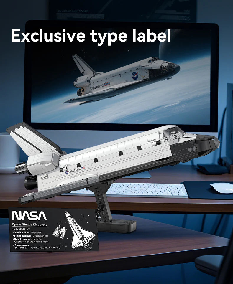 CaDA Master 1:80 NASA Space Shuttle Discovery 1827 Pieces Brick Model Kit C56052W
