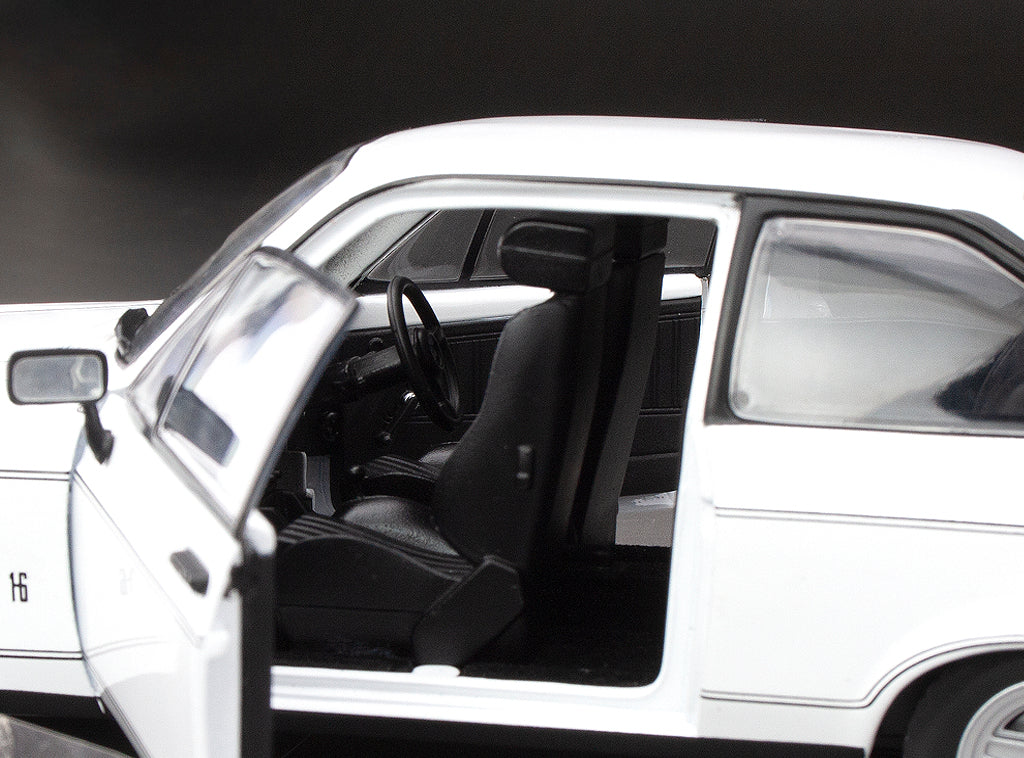 Sun Star Ford Escort MKII RS Mexico Diamond White 1976 RHD – 1:18 - 4633R - New 2024