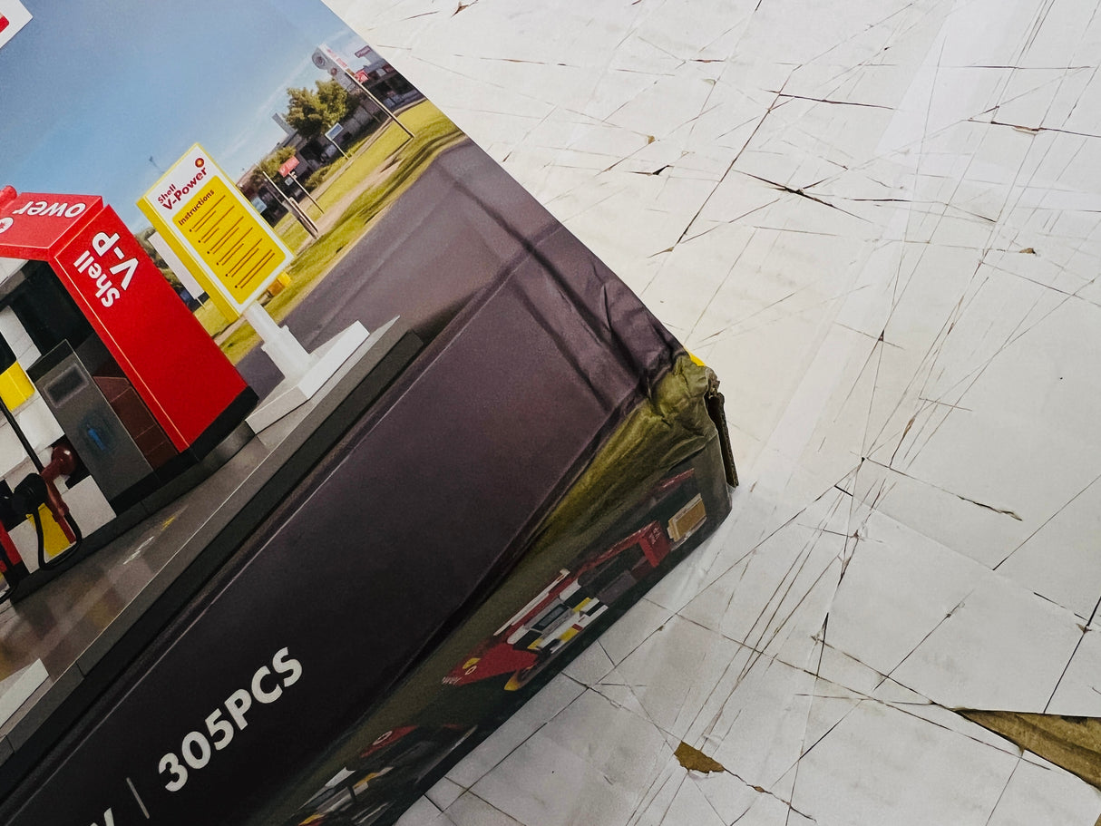 CaDA Shell Retail Station - Gas Pumps - 305 Pieces Brick Model Kit C66028W