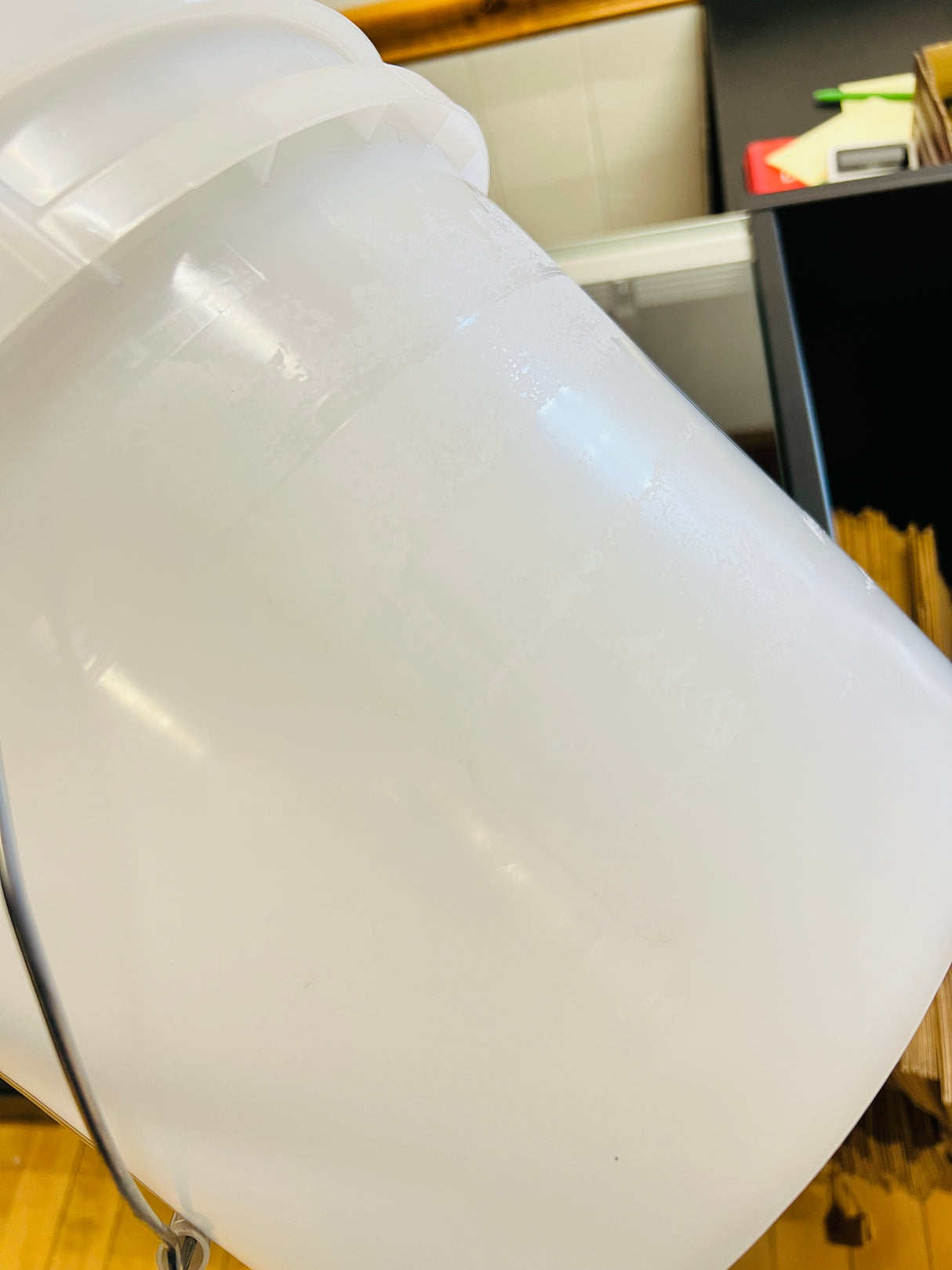 Chemical Guys Classic White Detailing Bucket with Cosmetic Defects (4.5 Gal)