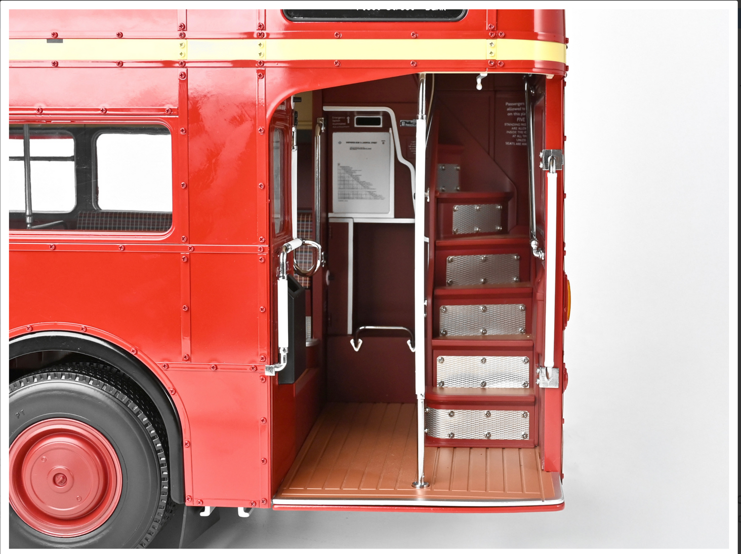 IXO Collections Routemaster Bus 1961 1:12 Scale Metal and Plastic Full Kit 1247 parts IXC.RTM.FK