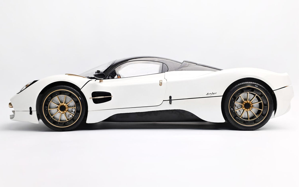 Pocher Pagani Utopia Coupé - Bianco Perla - 1:8 Scale Assembly Kit - HK123