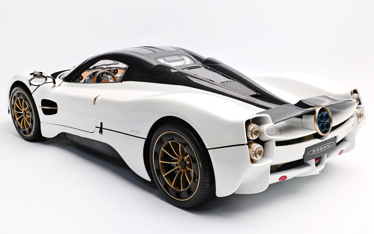 Pocher Pagani Utopia Coupé - Bianco Perla - 1:8 Scale Assembly Kit - HK123