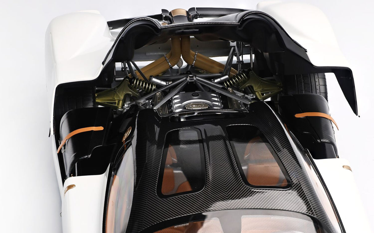 Pocher Pagani Utopia Coupé - Bianco Perla - 1:8 Scale Assembly Kit - HK123