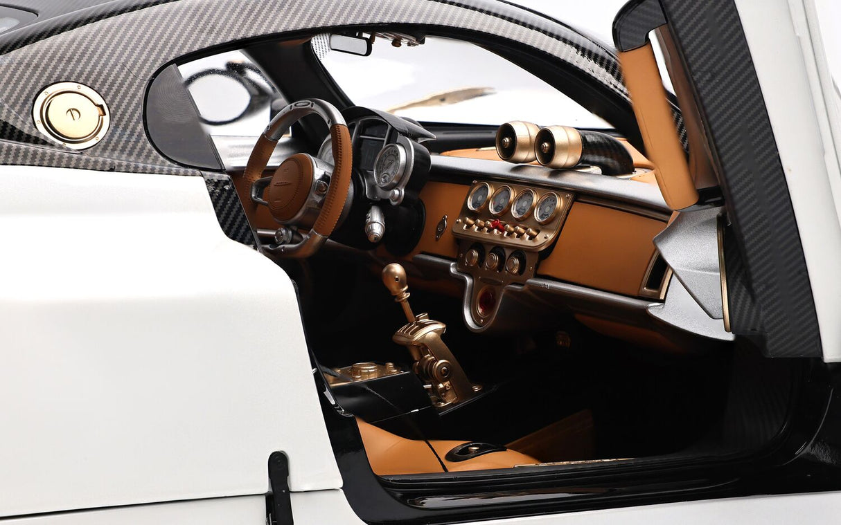 Pocher Pagani Utopia Coupé - Bianco Perla - 1:8 Scale Assembly Kit - HK123