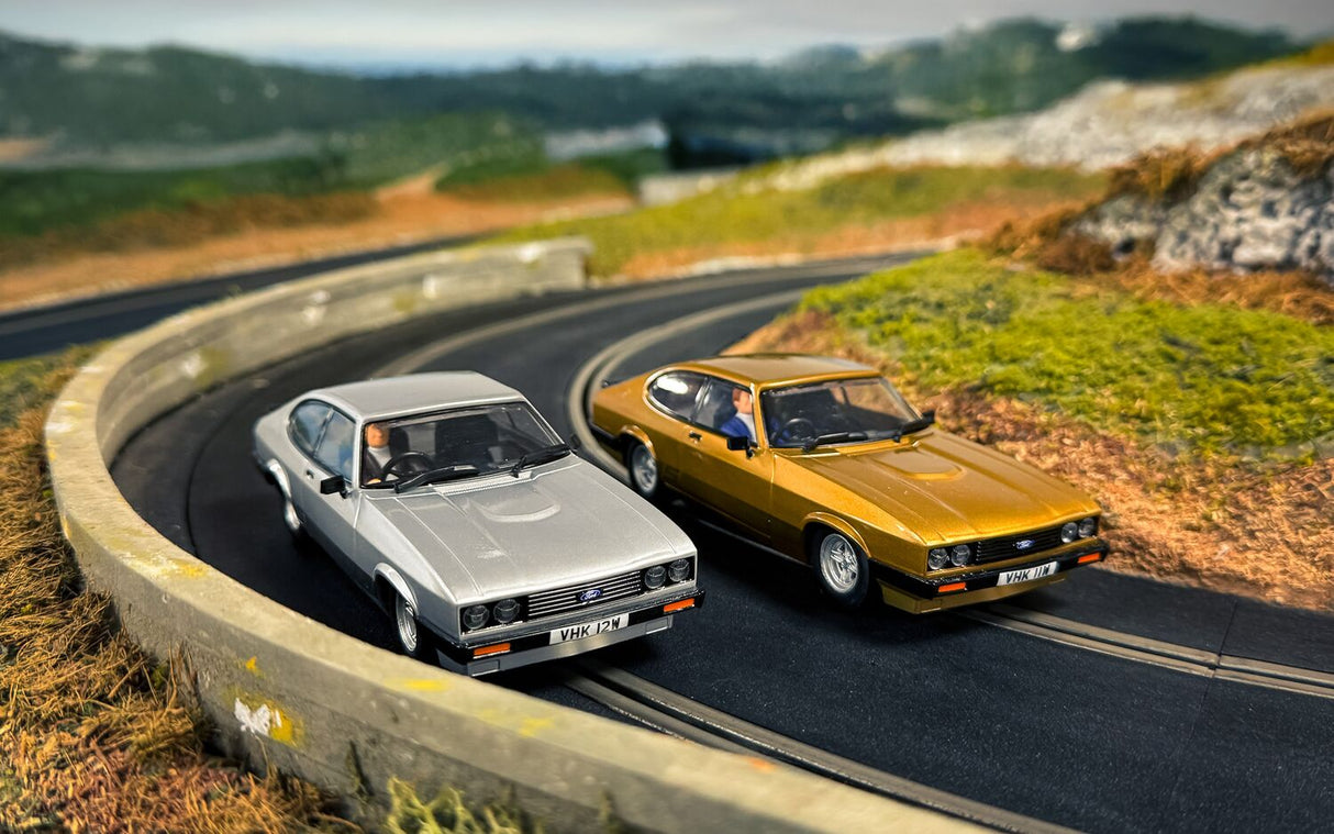 Scalextric The Professionals - Ford Capri MKIII Twin Car Pack - C4642