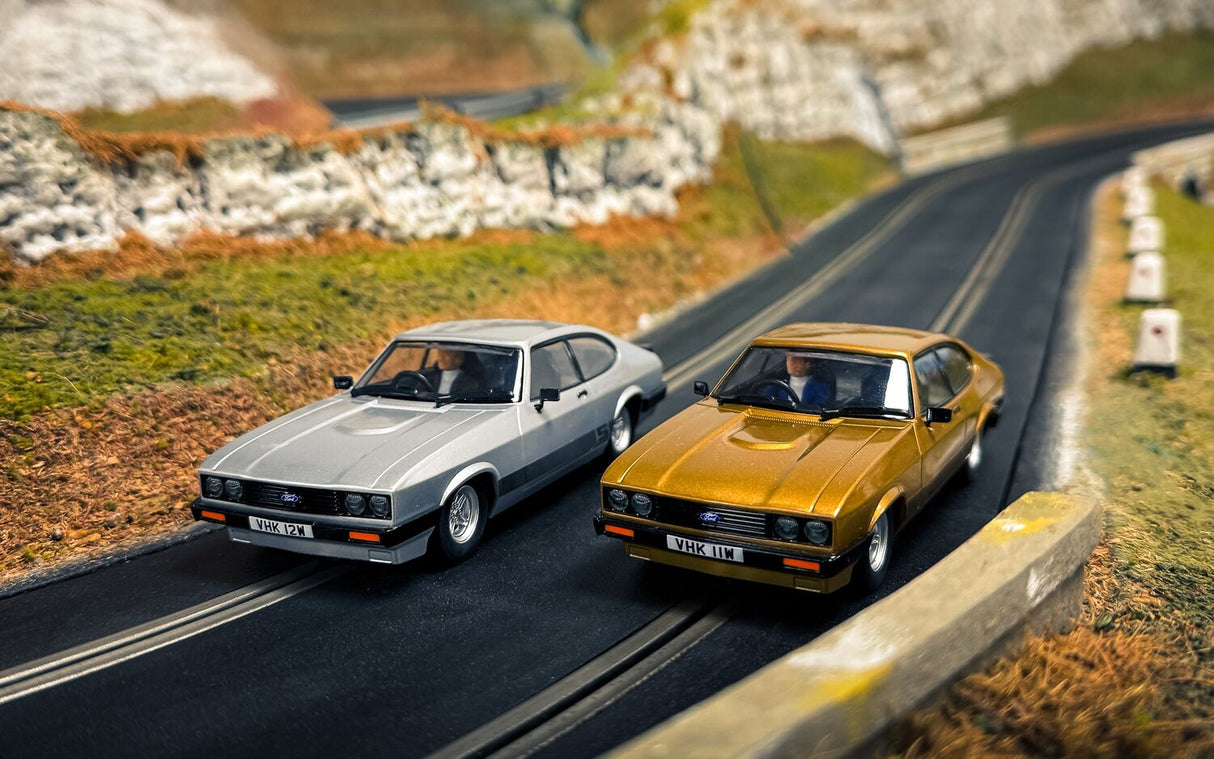 Scalextric The Professionals - Ford Capri MKIII Twin Car Pack - C4642