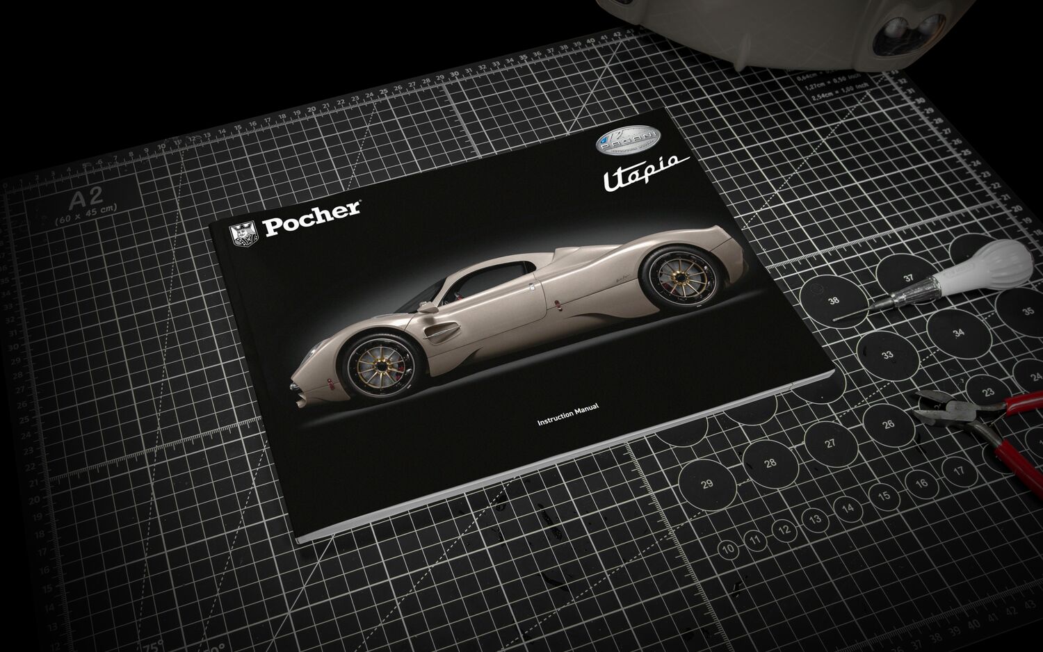 Pocher Pagani Utopia Coupé, Display Case & Instruction Manual Bundle - BUNDLEP04