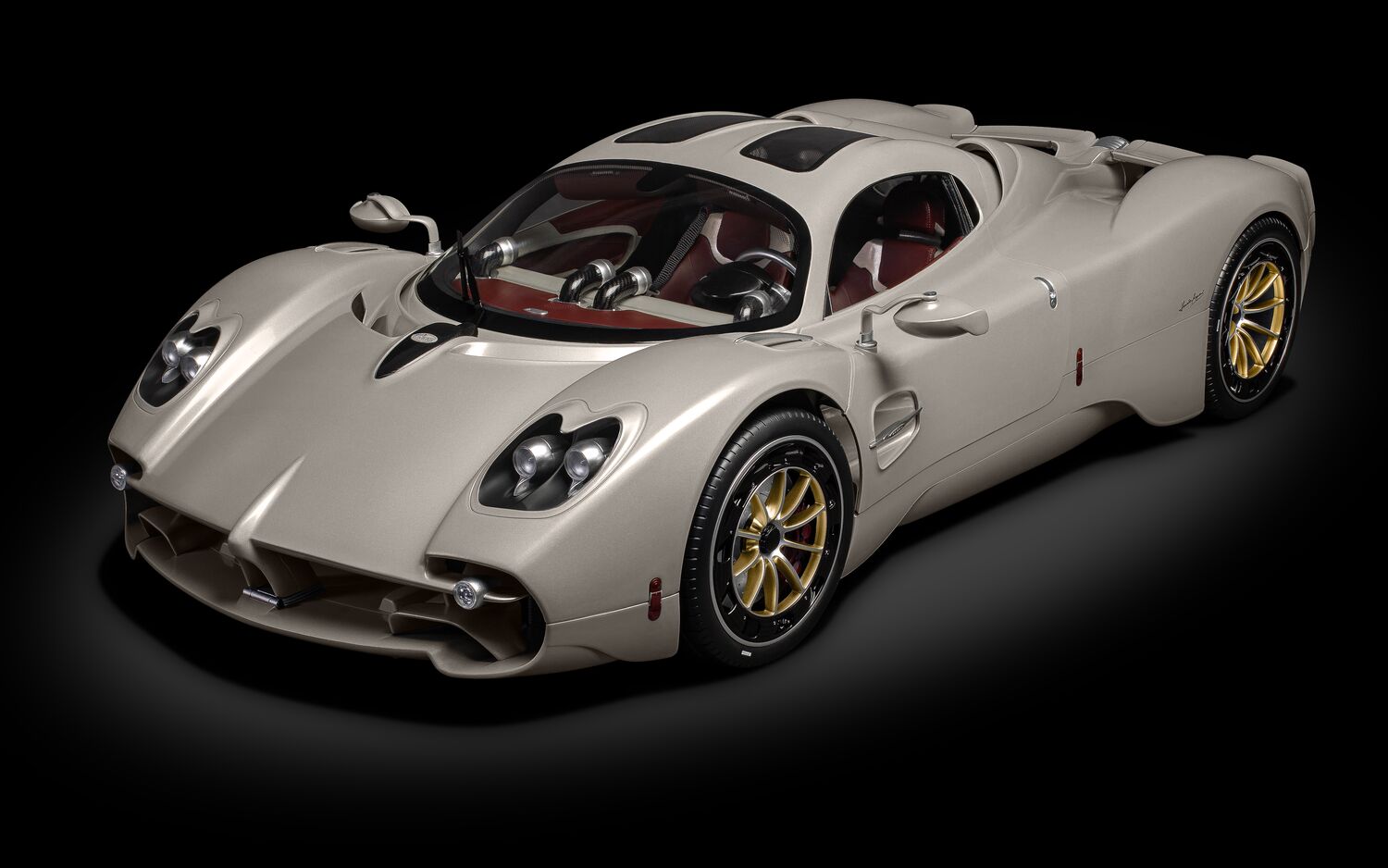 Pocher Pagani Utopia Coupé, Display Case & Instruction Manual Bundle - BUNDLEP04