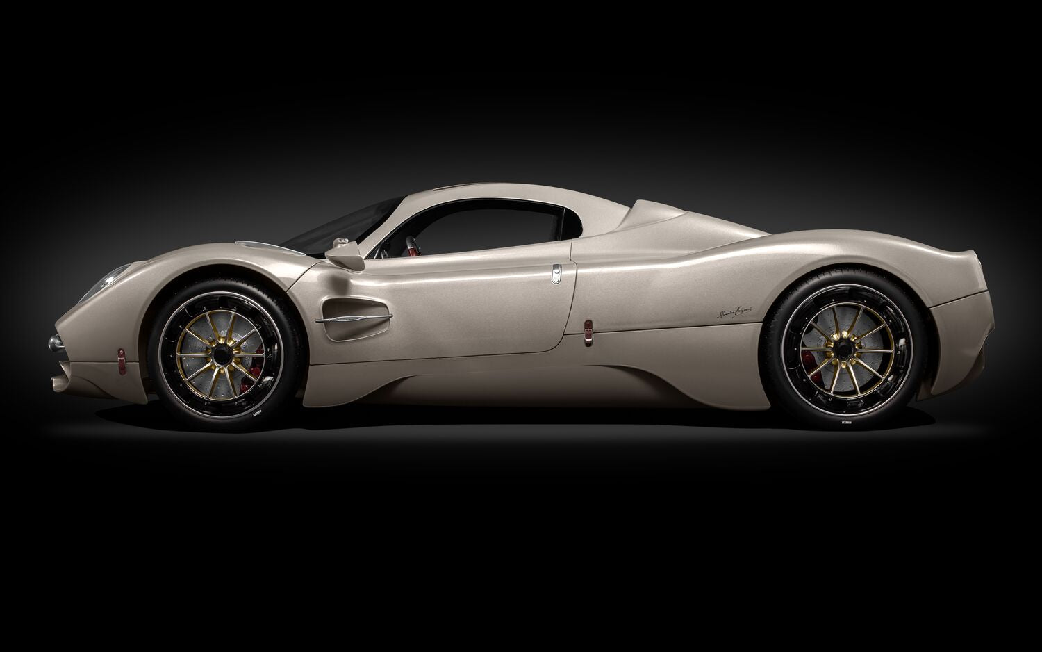 Pocher Pagani Utopia Coupé, Display Case & Instruction Manual Bundle - BUNDLEP04