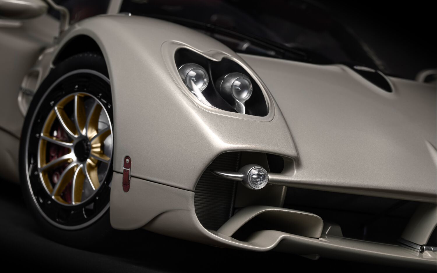 Pocher Pagani Utopia Coupé, Display Case & Instruction Manual Bundle - BUNDLEP04