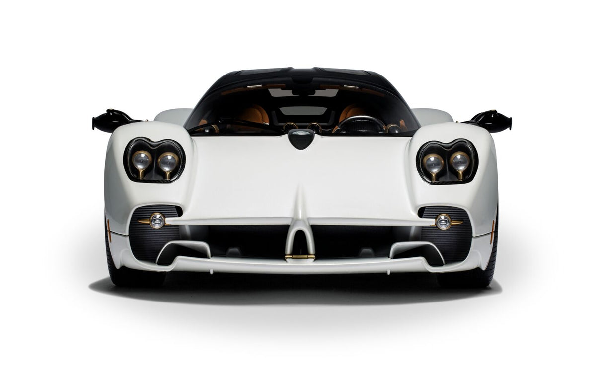 Pocher Pagani Utopia Coupé Bianco Perla, Display Case & Instruction Manual - 1:8 Scale Assembly Kit - BUNDLEP09