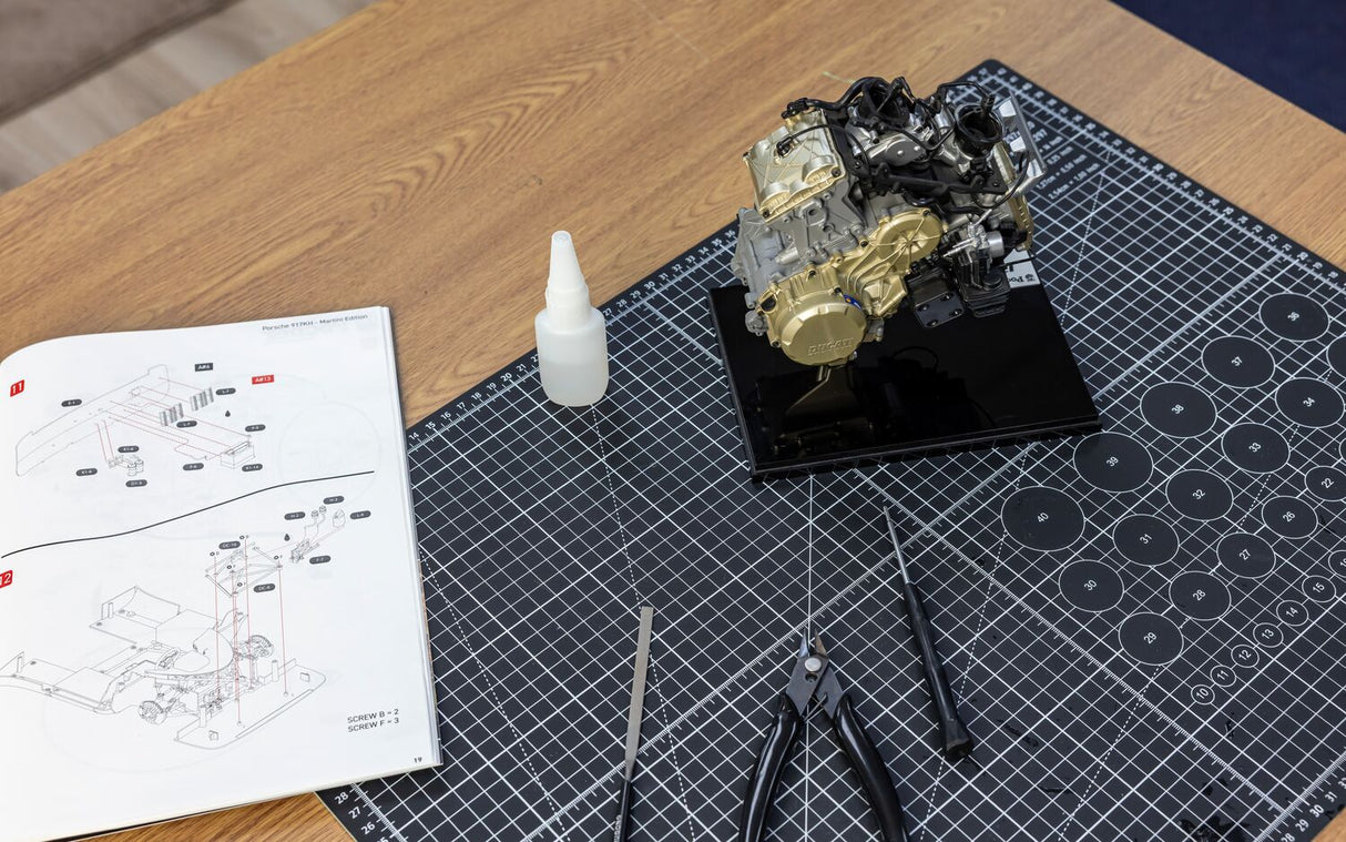 Pocher Ducati Panigale - V2 Superquadro Final Edition - 1:4 Scale Assembly Kit - HK124