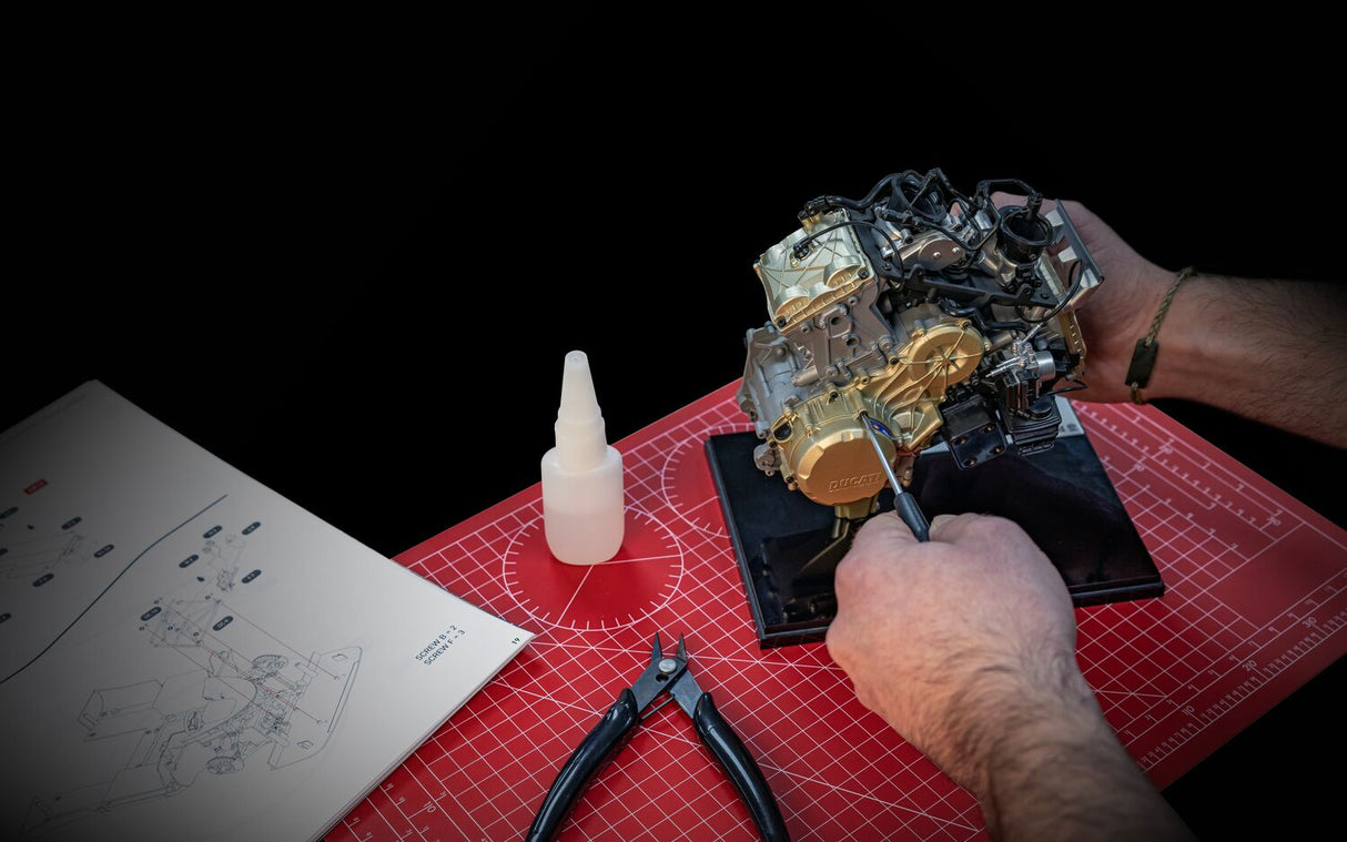 Pocher Ducati Panigale - V2 Superquadro Final Edition - 1:4 Scale Assembly Kit - HK124