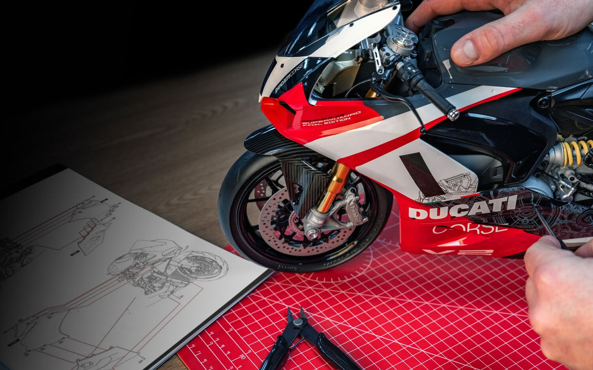 Pocher Ducati Panigale - V2 Superquadro Final Edition - 1:4 Scale Assembly Kit - HK124