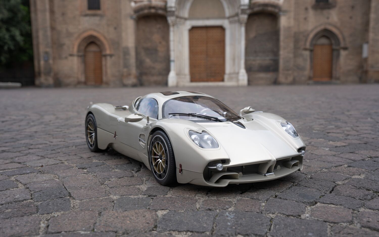 Pocher Pagani Utopia Coupé, Display Case & Instruction Manual Bundle - BUNDLEP04