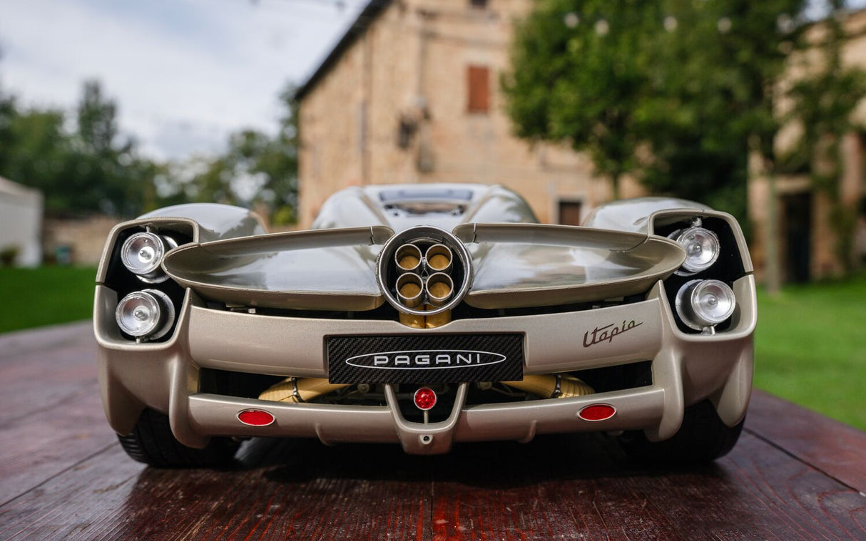 Pocher Pagani Utopia Coupé, Display Case & Instruction Manual Bundle - BUNDLEP04