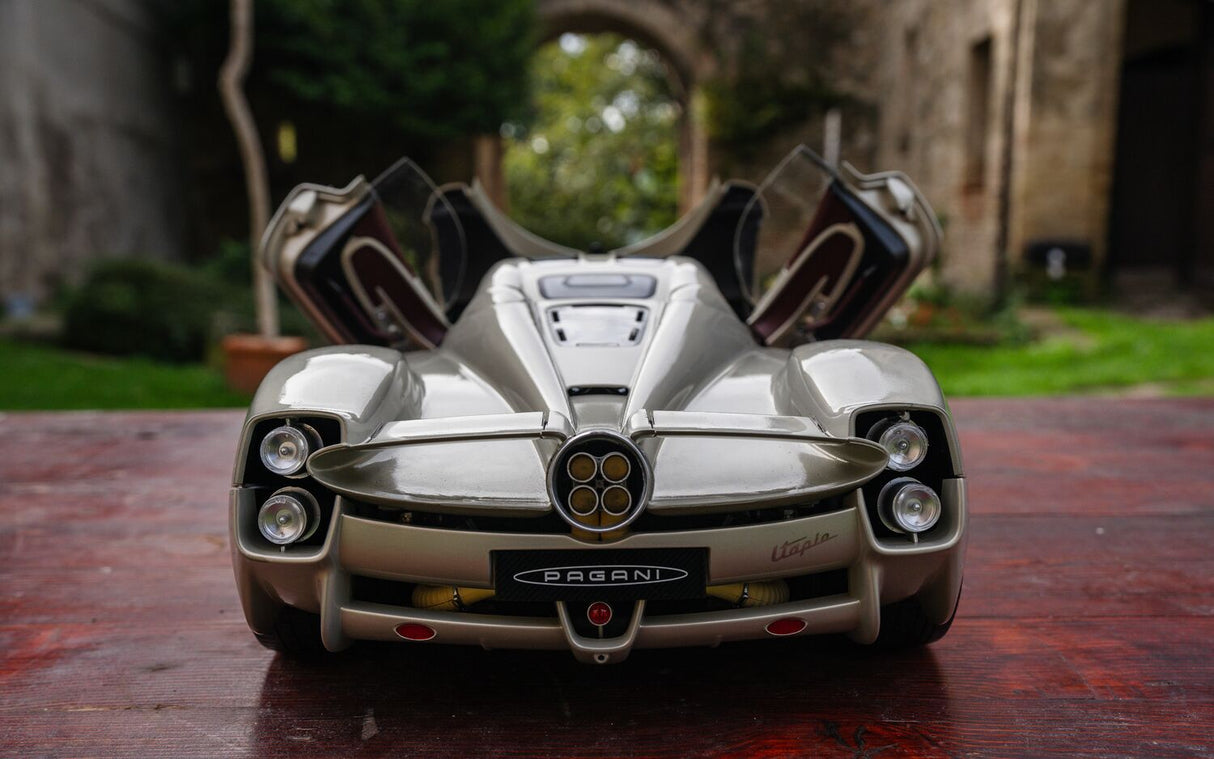 Pocher Pagani Utopia Coupé, Display Case & Instruction Manual Bundle - BUNDLEP04