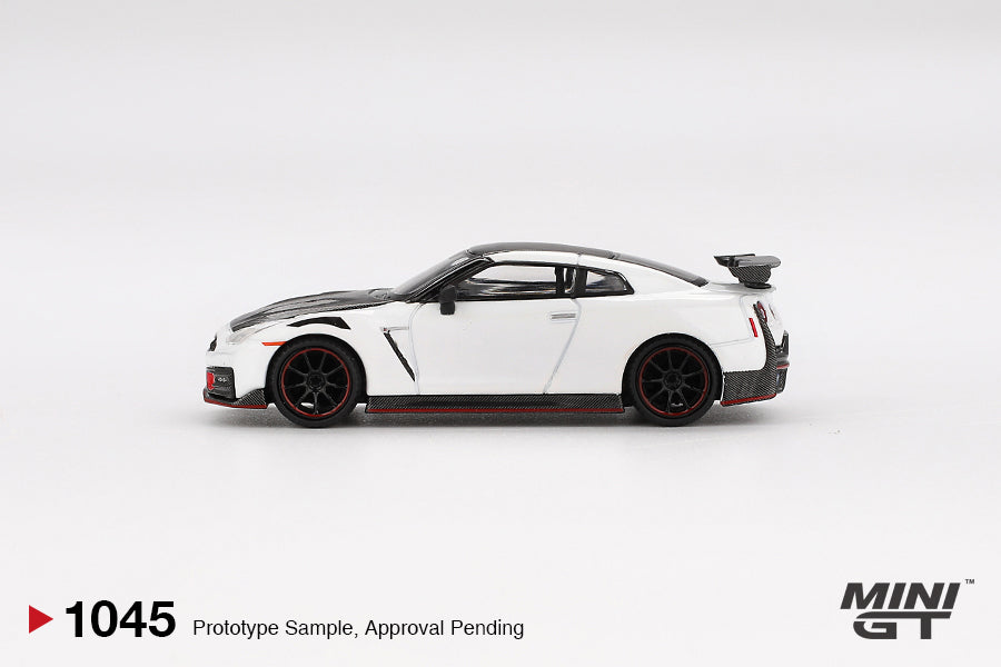 Mini GT Nissan GT-R Nismo 2024 Brilliant White Pearl RHD 1:64 - MGT01045-R