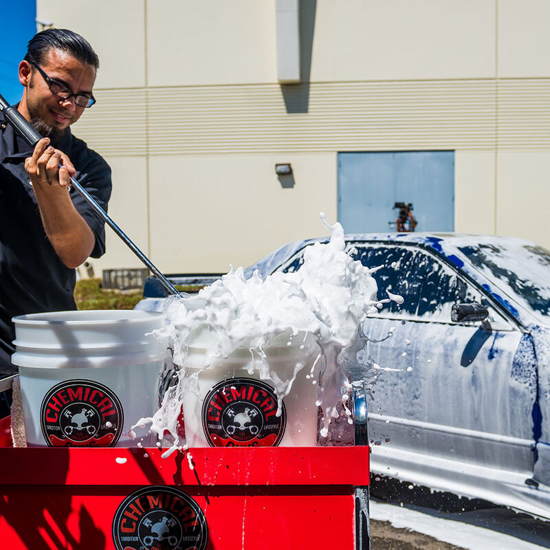 Chemical Guys Maxi Suds II High Foam Maintenance Shampoo & Gloss Booster