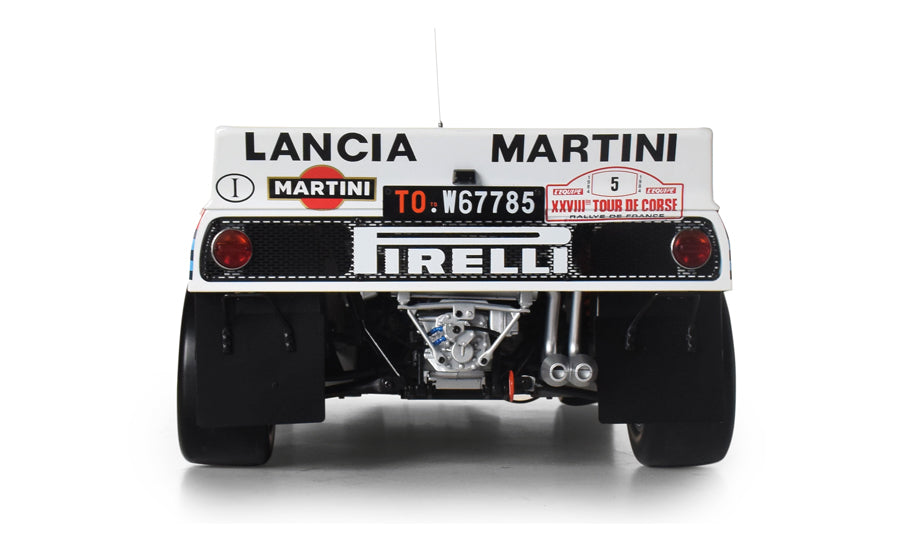 IXO Collections Lancia 037 1:8 Scale Metal and Plastic Full Kit IXC.LAN.FK