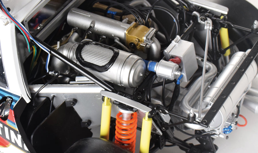 IXO Collections Lancia 037 1:8 Scale Metal and Plastic Full Kit IXC.LAN.FK