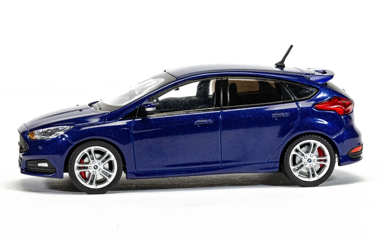 Corgi Ford Focus Mk3 ST - Deep Impact Blue VA15307 1:43