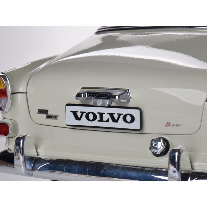 IXO Collections Volvo 122S 1:8 Scale Metal and Plastic Full Kit IXC.VOL.FK