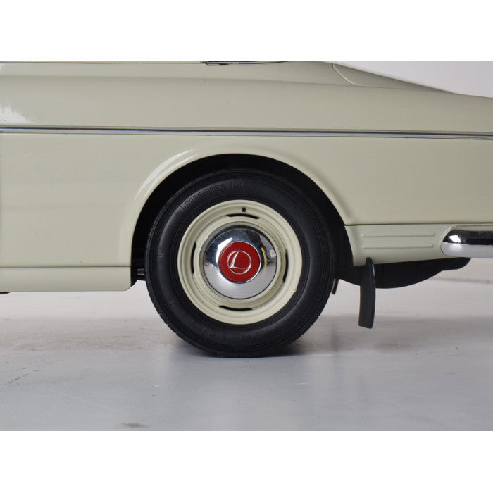 IXO Collections Volvo 122S 1:8 Scale Metal and Plastic Full Kit IXC.VOL.FK