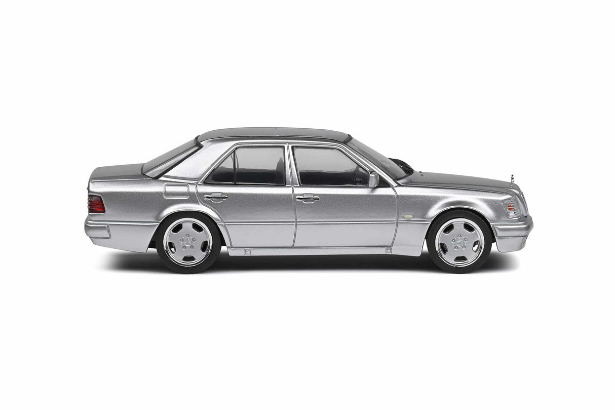 Solido Mercedes Benz (W124) E60 AMG Brilliant Silver Metallic 1994 1:43 S4313202