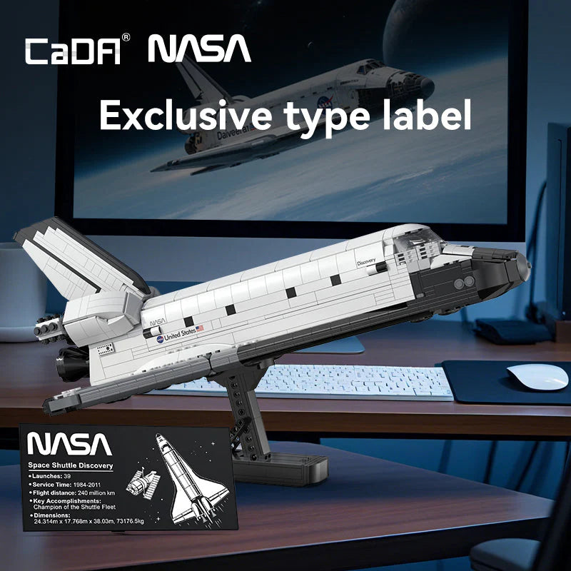 CaDA Master 1:80 NASA Space Shuttle Discovery 1827 Pieces Brick Model Kit C56052W