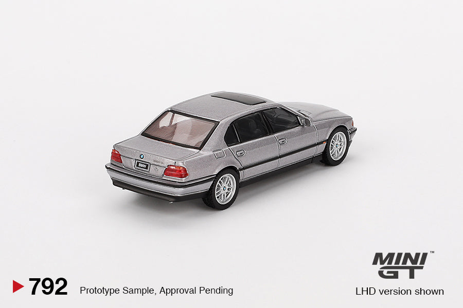 Mini GT BMW 750iL Aspen Silver Metallic RHD 1:64 - MGT00792-R