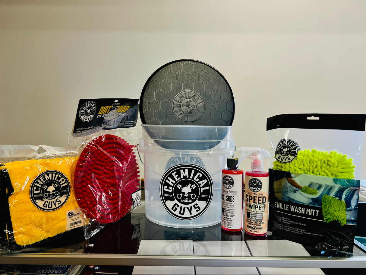 Single bucket detailing kit for matte finishes