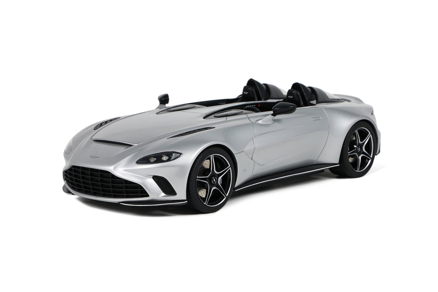 GT Spirit Aston Martin V12 Speedster 2020 Silver 1:18 - GT430