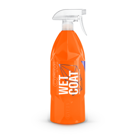 Gyeon Q²M Wet Coat 1000ml.
Q²M WetCoat is an instant, brilliantly easy to use hydrophobicity booster. It’s ready to use formula, giving outstanding results in a simple and quick spray on/rinse off process. 