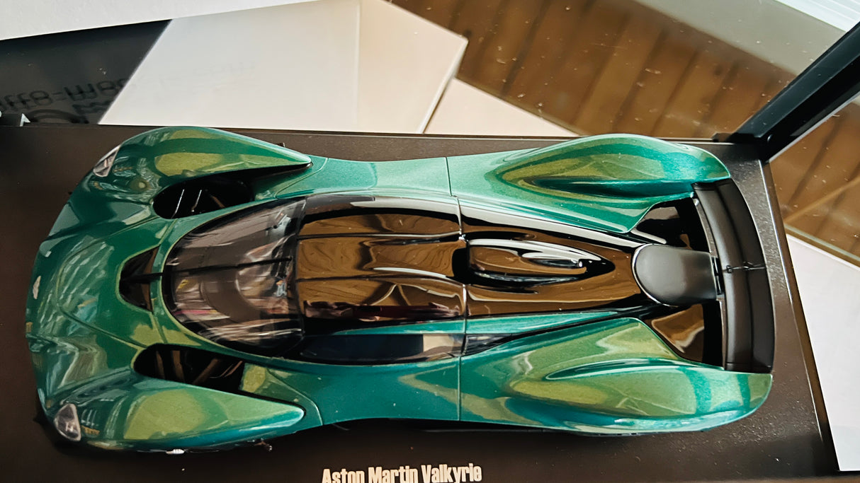 GT Spirit Aston Martin Valkyrie 2021 Green 1:18 - GT435