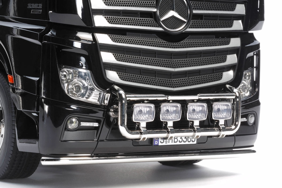 Front grille & lights view