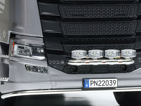 Front grille & lights