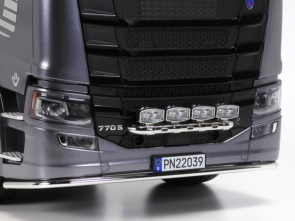 Front grille & lights view