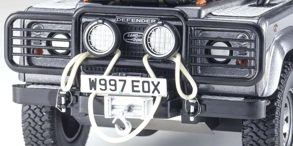 Kyosho Land Rover Defender 2001 Tomb Raider Edition 1:18 Scale Resin KSR08903TR