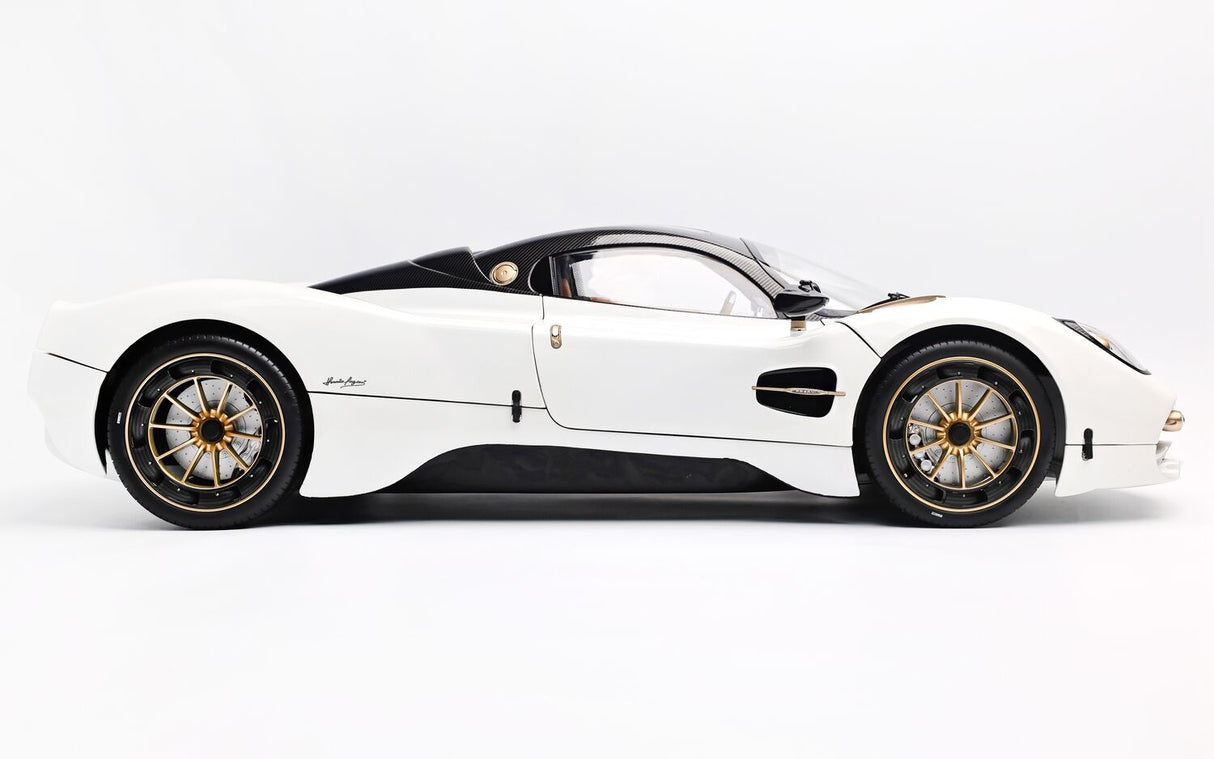 Pocher Pagani Utopia Coupé - Bianco Perla - 1:8 Scale Assembly Kit - HK123