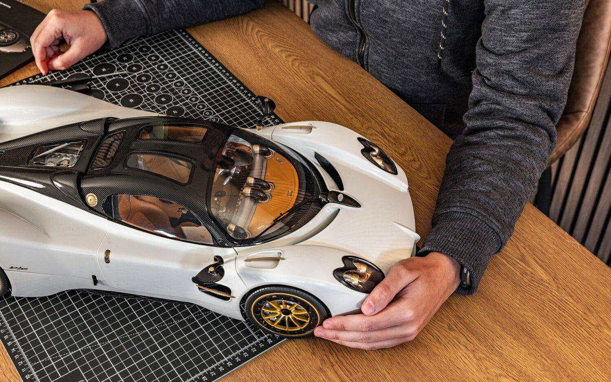 Pocher Pagani Utopia Coupé - Bianco Perla - 1:8 Scale Assembly Kit - HK123