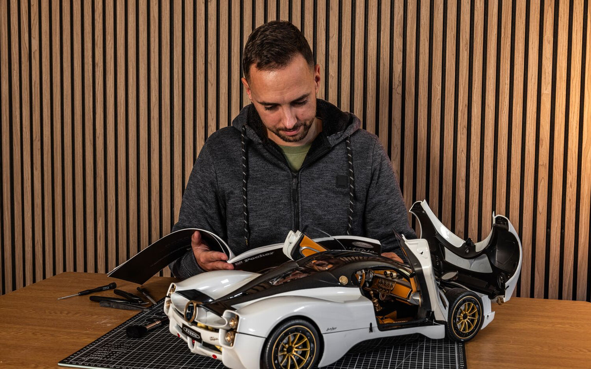 Pocher Pagani Utopia Coupé - Bianco Perla - 1:8 Scale Assembly Kit - HK123
