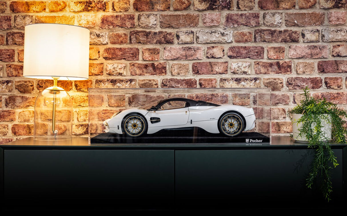Pocher Pagani Utopia Coupé - Bianco Perla - 1:8 Scale Assembly Kit - HK123