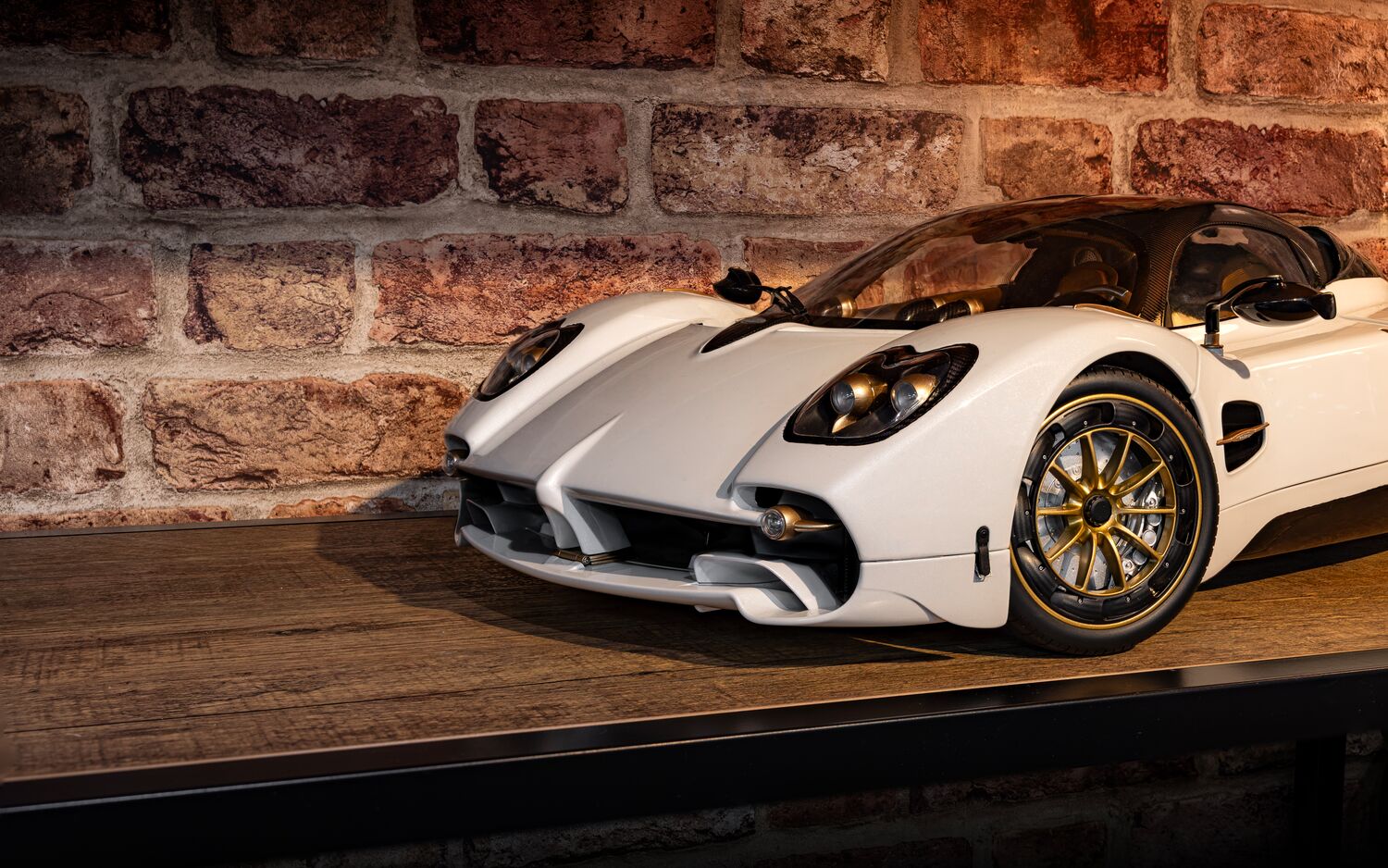 Pocher Pagani Utopia Coupé - Bianco Perla - 1:8 Scale Assembly Kit - HK123