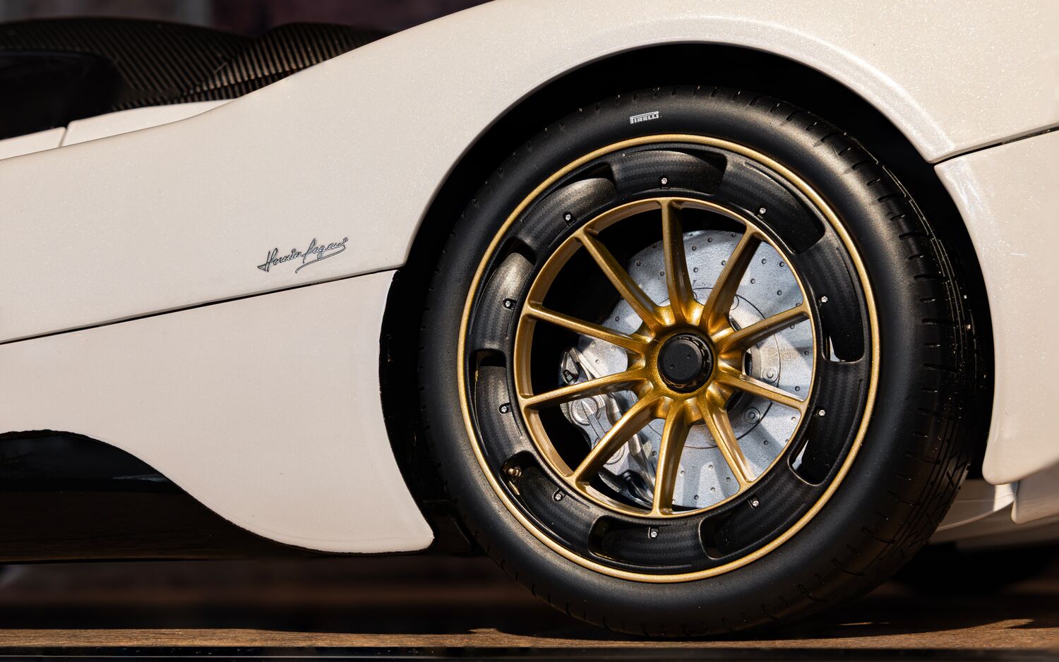 Pocher Pagani Utopia Coupé - Bianco Perla - 1:8 Scale Assembly Kit - HK123