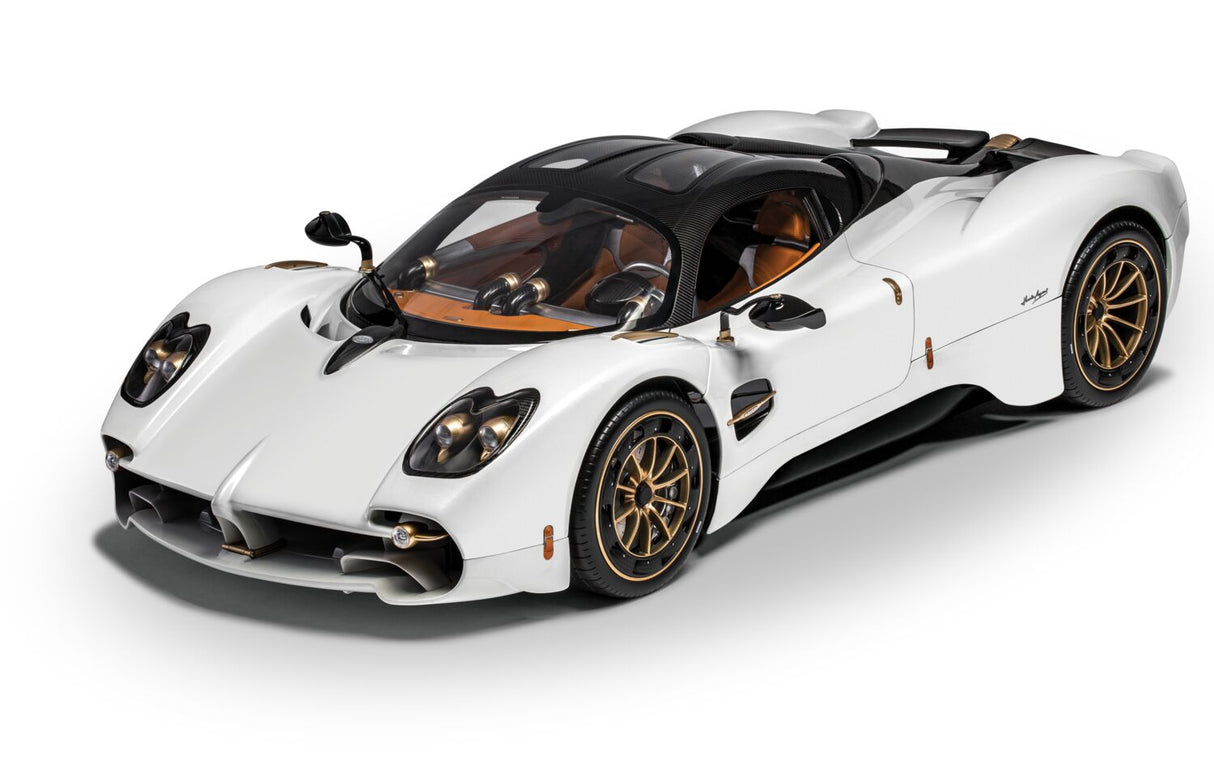 Pocher Pagani Utopia Coupé Bianco Perla, Display Case & Instruction Manual - 1:8 Scale Assembly Kit - BUNDLEP09